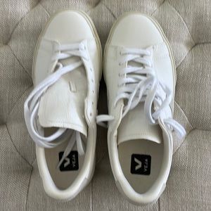 Veja sneaker never worn grey and white